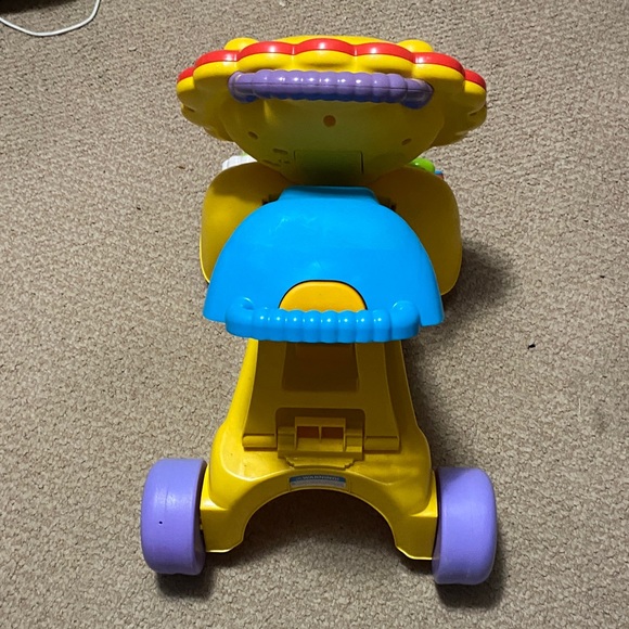 Fisher-Price 3-in-1 Sit, Stride &
Ride Interactive Lion - Picture 10 of 17